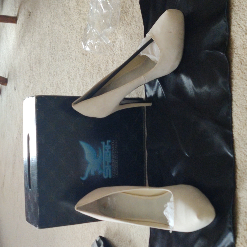 Sheik some size 9 4" heel color beige